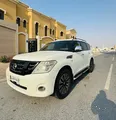 نيسان باترول بلاتينيوم 2010 - 7 مقاعد، دفع رباعي، بنزين، داخلية جلد، بسعر 33,000 ريال قطري